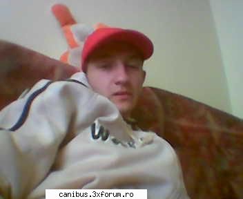 sal la toti. asta sunt yo. nu sariti pe mine fetelor :) :p re: sal